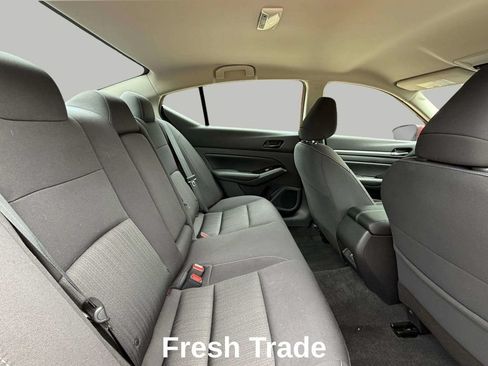 Used 2023 Nissan Altima 2.5 SV FWD image 8