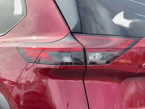 Used 2023 Nissan Rogue SV w/ SV Premium B Package image 9