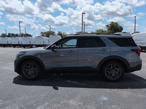 Certified 2026 Ford Explorer ST-Line w/ ST-Line Street Pack RWD image 8