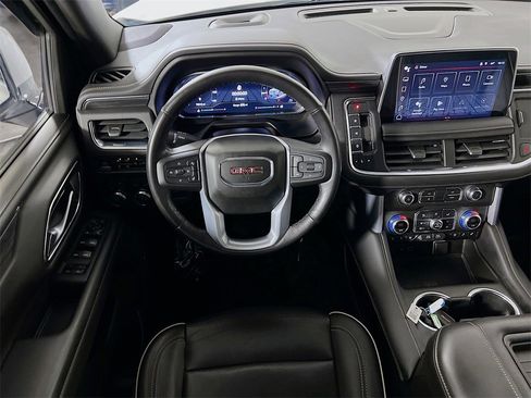 Used 2022 GMC Yukon SLT w/ SLT Premium Package image 20
