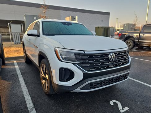 Used 2024 Volkswagen Atlas Cross Sport SE image 4