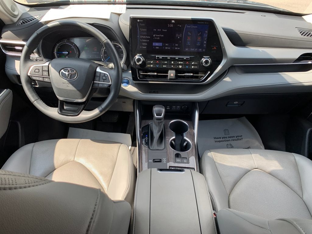 Used 2022 Toyota Highlander Platinum AWD/4WD image 16