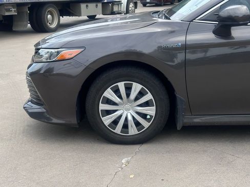 Used 2020 Toyota Camry LE FWD image 11