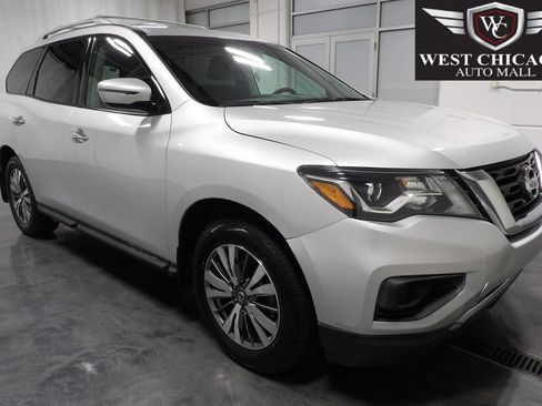 Used 2020 Nissan Pathfinder S image 1