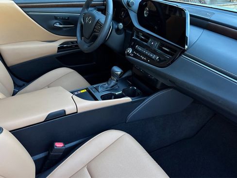 Used 2024 Lexus ES 350 w/ Premium Package image 17