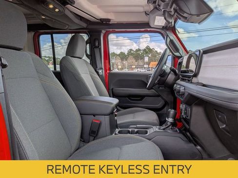 Used 2025 Jeep Wrangler Unlimited Sahara image 14