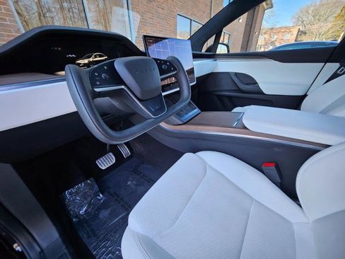 Used 2023 Tesla Model X image 35