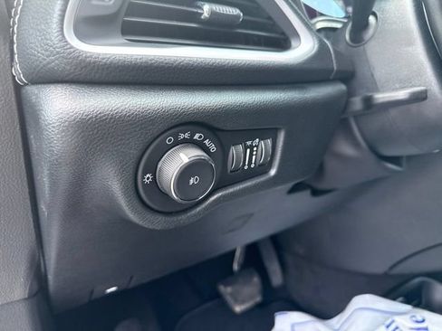 New 2026 Chrysler Pacifica Select AWD/4WD image 18