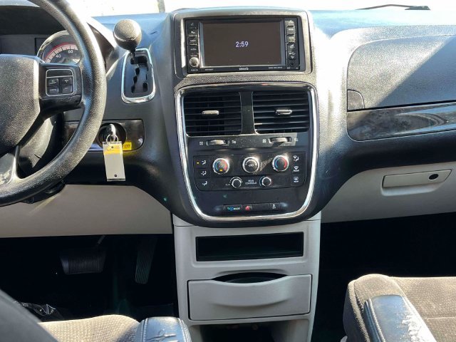 Used 2018 Dodge Grand Caravan SE w/ UConnect Hands-Free Group FWD image 15
