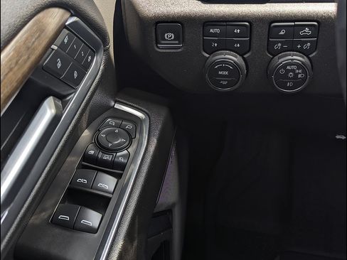Used 2024 Chevrolet Silverado 2500 High Country w/ High Country Premium Package AWD/4WD image 30
