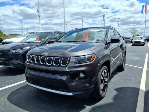 Used 2023 Jeep Compass Limited AWD/4WD image 3