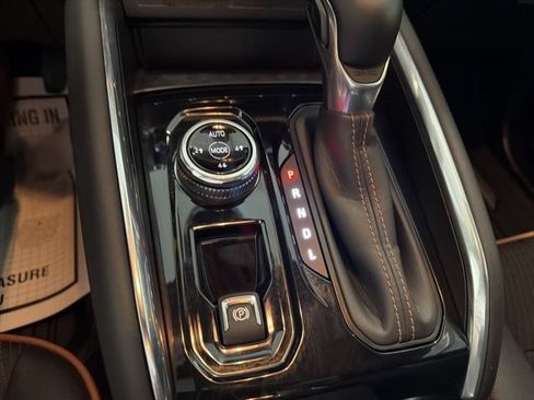 Used 2024 GMC Canyon AT4 AWD/4WD image 24