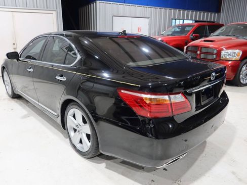Used 2012 Lexus LS 460 w/ Comfort Pkg RWD image 3