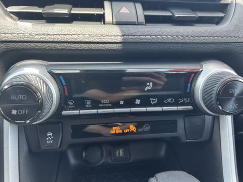 Used 2025 Toyota RAV4 XLE AWD/4WD image 28