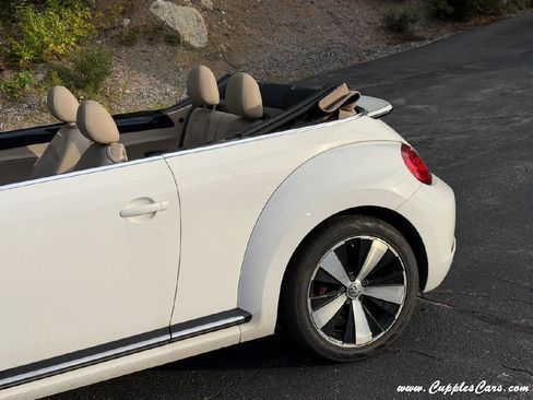 Used 2013 Volkswagen Beetle 2.0T FWD image 31