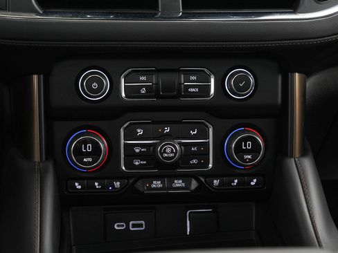 Used 2023 Chevrolet Suburban High Country AWD/4WD image 21