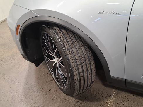 New 2026 Porsche Macan Electric image 33