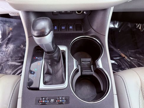 Used 2018 Toyota Highlander Limited image 23