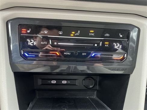 Used 2022 Volkswagen Tiguan SE image 16