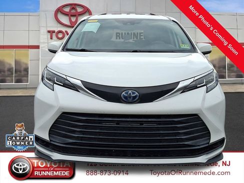 Used 2021 Toyota Sienna LE FWD image 3
