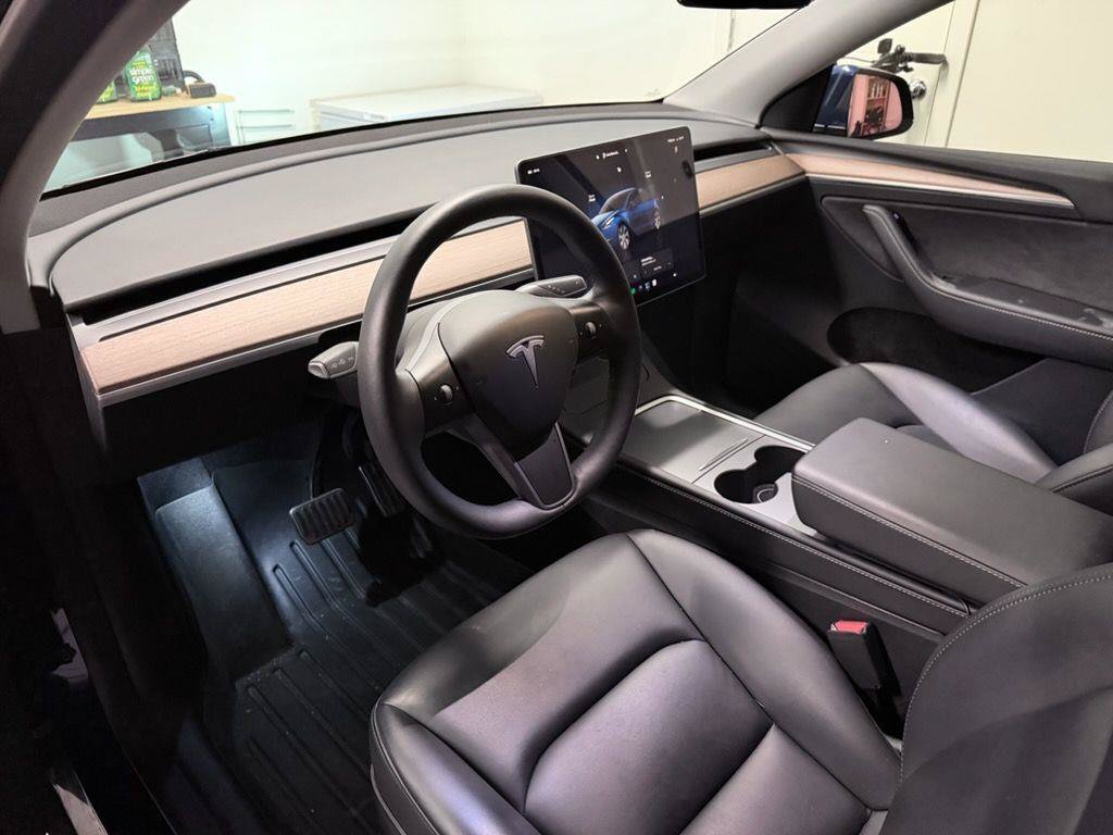 Used 2023 Tesla Model Y Long Range AWD/4WD image 3