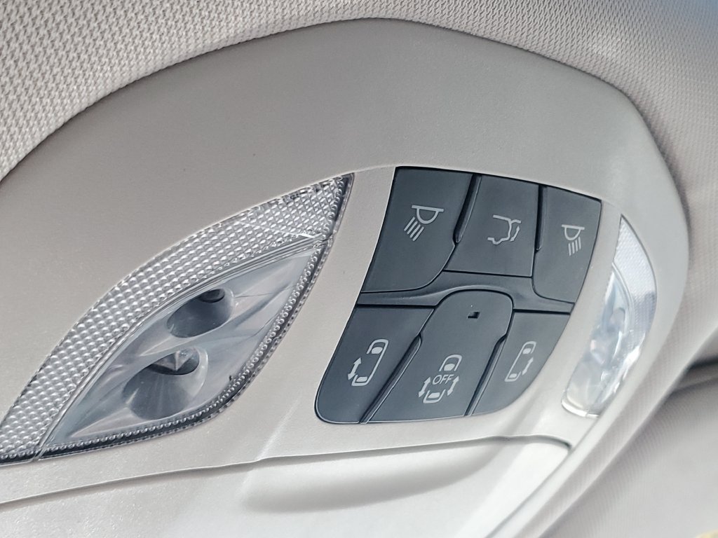 Certified 2023 Chrysler Pacifica Limited FWD image 31