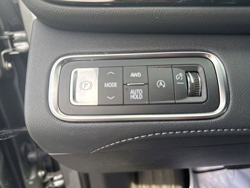 Used 2025 Buick Enclave Preferred image 22