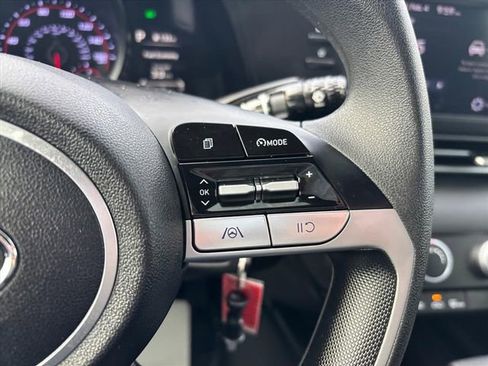 Used 2023 Hyundai Elantra SE image 15