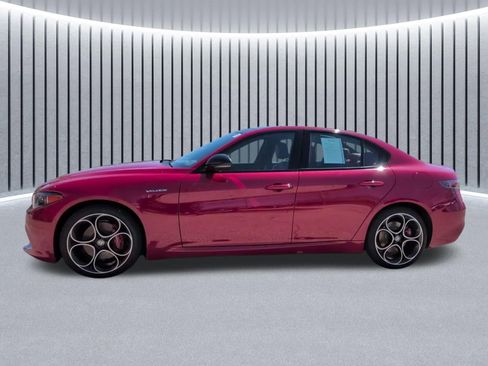 Used 2024 Alfa Romeo Giulia Veloce AWD/4WD image 18