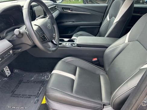 Used 2025 Toyota Camry SE w/ Convenience Package FWD image 11