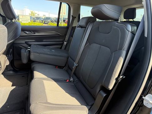 Used 2023 Jeep Grand Cherokee L Laredo w/ Luxury Tech Group I RWD image 4