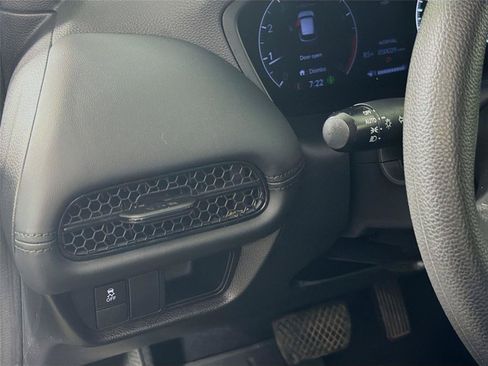 Used 2023 Honda HR-V LX image 17