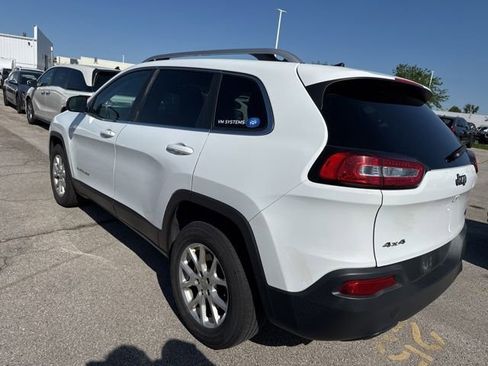 Used 2017 Jeep Cherokee Latitude w/ Cold Weather Group AWD/4WD image 4