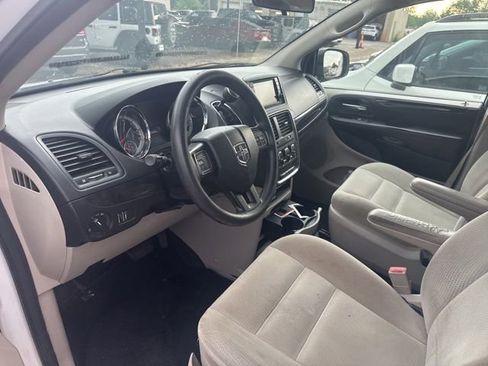 Used 2017 Dodge Grand Caravan SE w/ Power Window Group FWD image 4