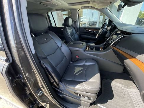 Used 2020 Cadillac Escalade ESV Luxury AWD/4WD image 28