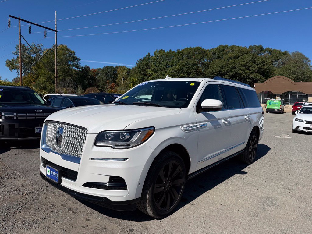 Used 2024 Lincoln Navigator L Reserve w/ Monochromatic Package AWD/4WD image 2