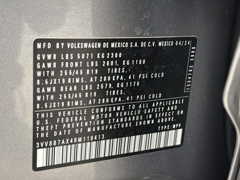 Used 2024 Volkswagen Tiguan SE R-Line image 31