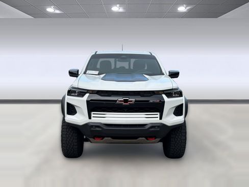 Used 2024 Chevrolet Colorado ZR2 w/ Technology Package AWD/4WD image 6