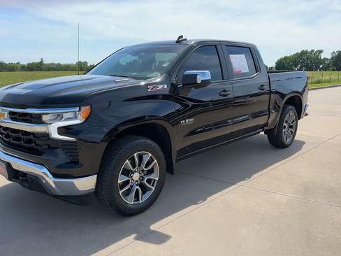 Used 2025 Chevrolet Silverado 1500 LT AWD/4WD image 3