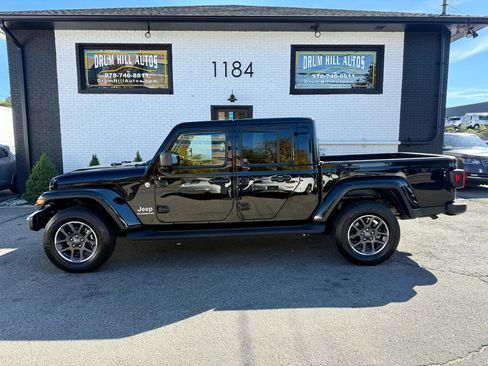 Used 2022 Jeep Gladiator Overland w/ Popular Equipment Package AWD/4WD image 2