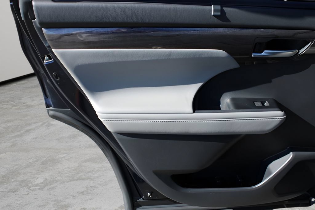 Certified 2020 Toyota Highlander Platinum AWD/4WD image 22