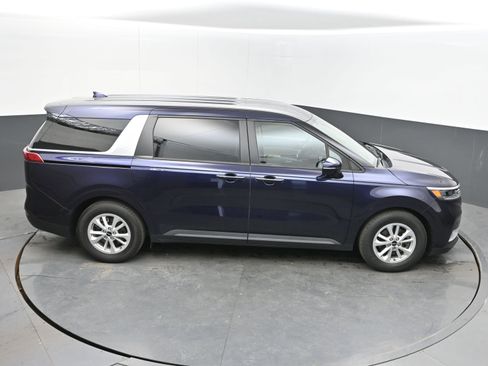 Used 2023 Kia Carnival LX image 36