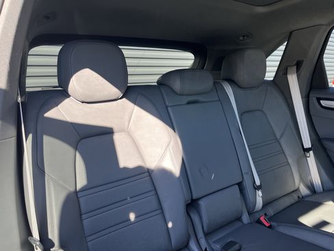 Certified 2023 Porsche Cayenne Platinum Edition image 18