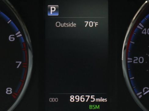 Used 2018 Toyota RAV4 Platinum FWD image 22