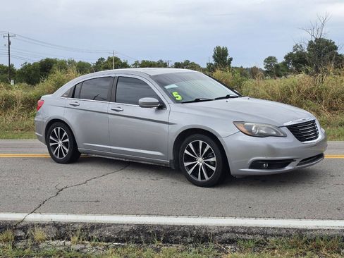 Used 2013 Chrysler 200 Touring w/ S Exterior Appearance Pkg FWD image 1