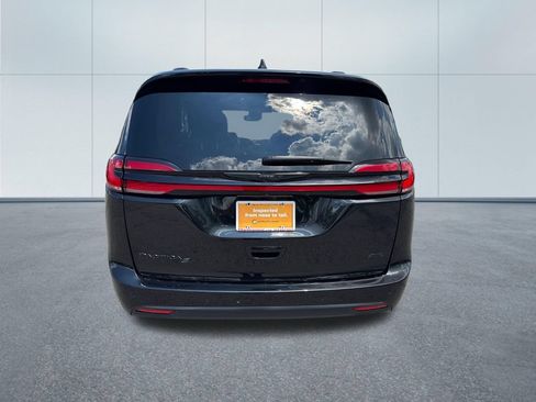 Used 2023 Chrysler Pacifica Touring-L w/ S Appearance Package AWD/4WD image 5