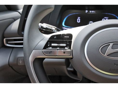 Certified 2026 Hyundai Elantra SE FWD image 18