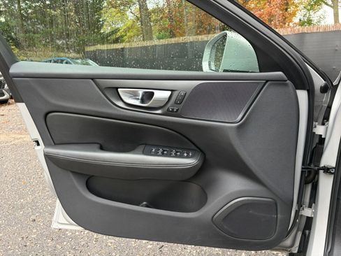 Used 2025 Volvo V60 B5 Cross Country Plus image 20
