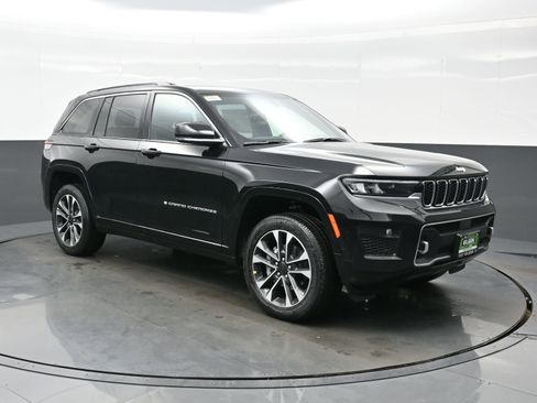 New 2025 Jeep Grand Cherokee Overland w/ Luxury Tech Group IV image 8