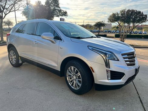 Used 2017 Cadillac XT5 Luxury w/ Driver Awareness Package image 3